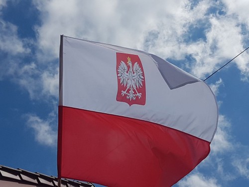 A. Flaga Polski z godłem (110x70)