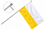 Flaga kościelna z masztem poprzecznym. Nie owijająca się 